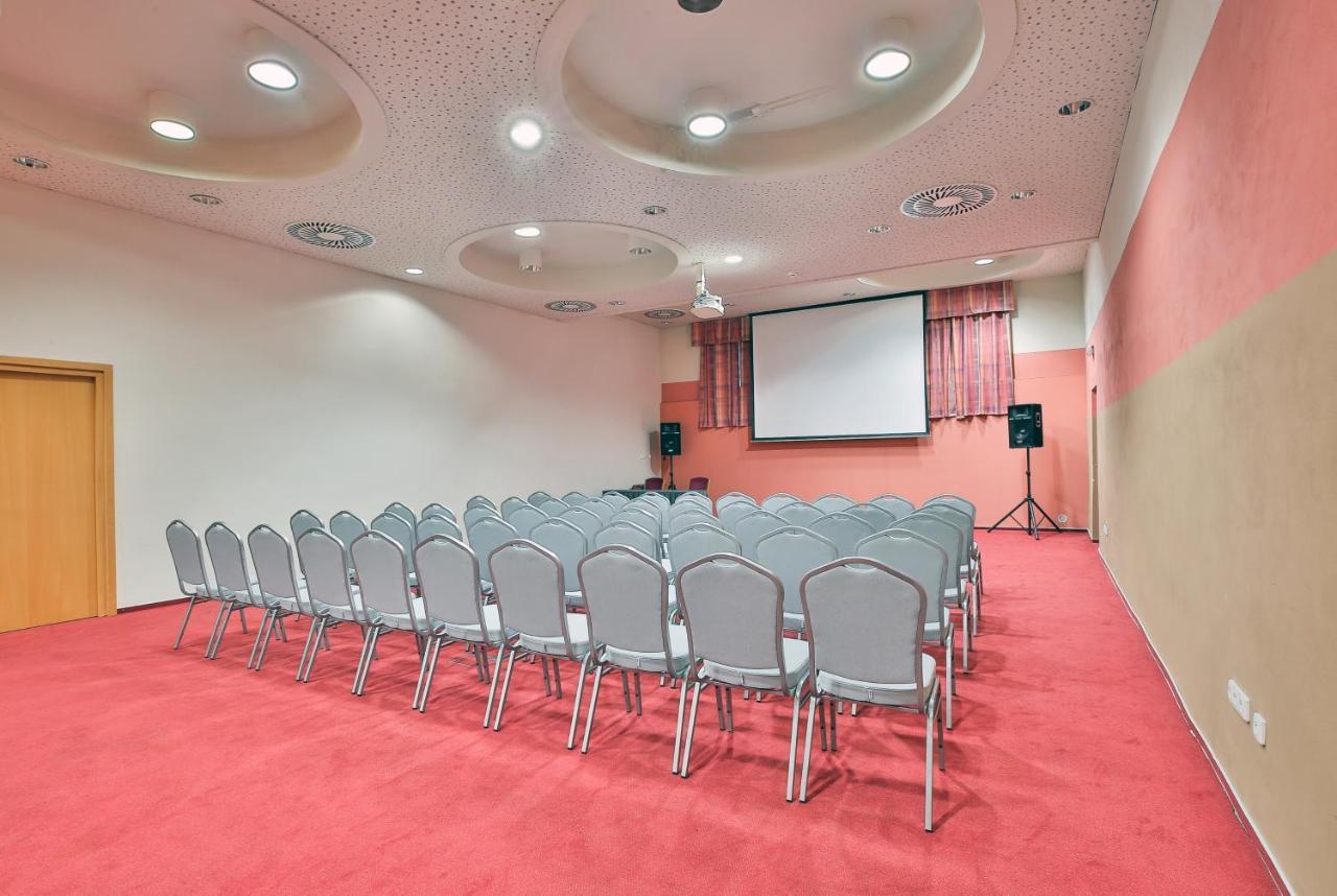 Lh Hotel Dvorak Tabor Congress & Wellness Екстер'єр фото