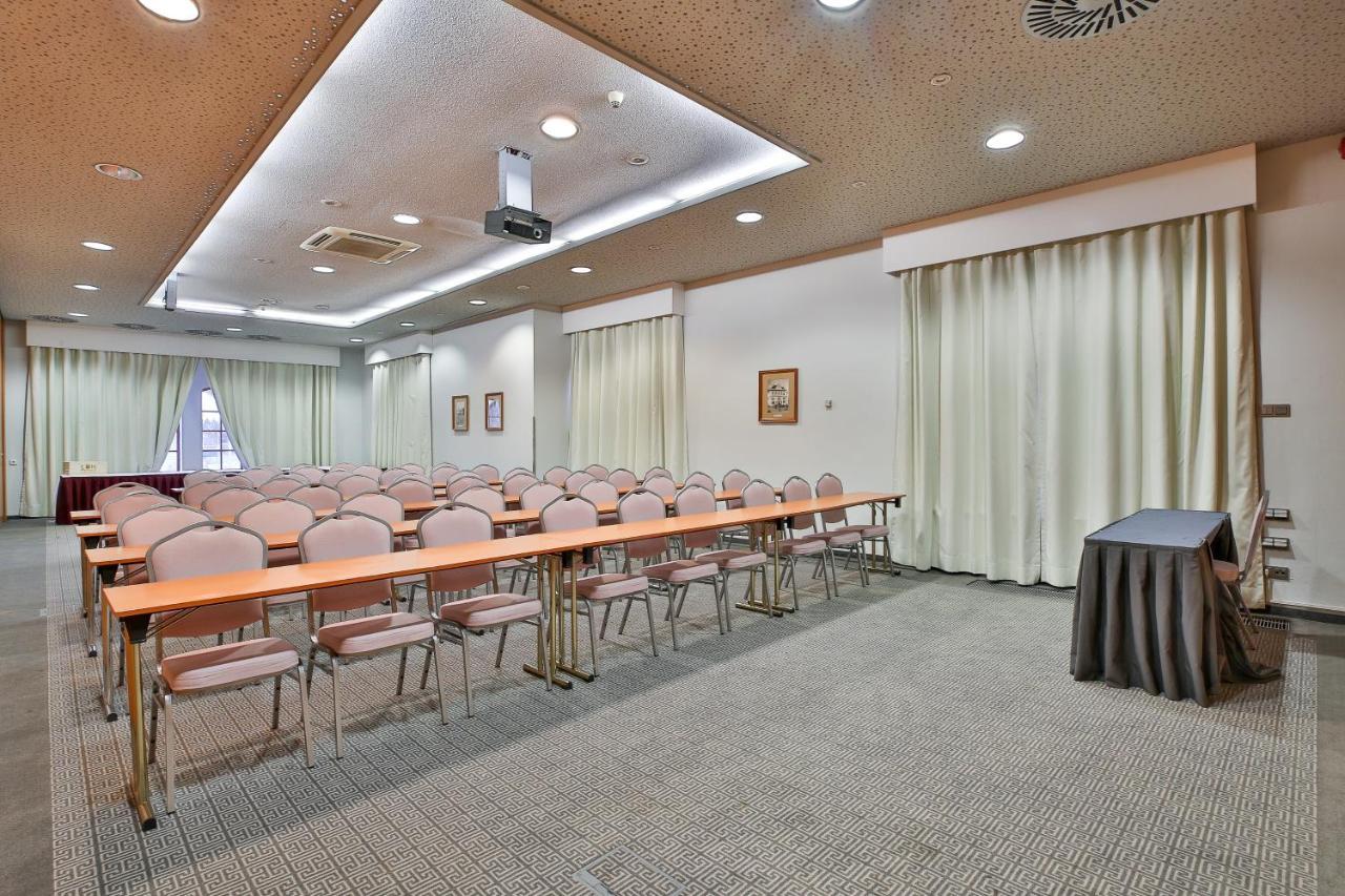 Lh Hotel Dvorak Tabor Congress & Wellness Екстер'єр фото